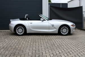 NF Automotive BMW-Z4-2.2i-Roadster-E85-2004-121.JPG