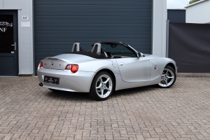 NF Automotive BMW-Z4-Roadster-E85-2004-G176BK-050.JPG