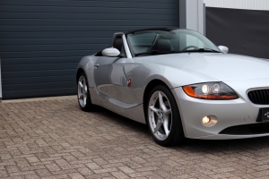 NF Automotive BMW-Z4-Roadster-E85-2004-G176BK-053.JPG