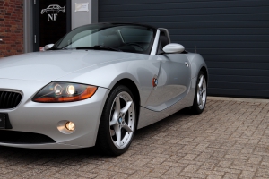 NF Automotive BMW-Z4-Roadster-E85-2004-G176BK-054.JPG