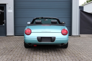 NF Automotive Ford-Thunderbird-2002-05NNH3-077.JPG
