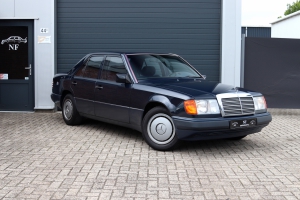 NF Automotive Mercedes-Benz-200E-W124-1992-008.JPG