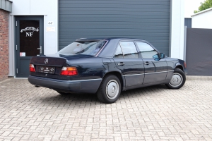NF Automotive Mercedes-Benz-200E-W124-1992-014.JPG