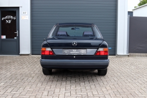 NF Automotive Mercedes-Benz-200E-W124-1992-018.JPG