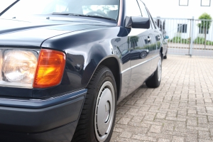 NF Automotive Mercedes-Benz-200E-W124-1992-089.JPG