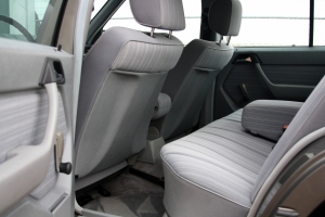 NF Automotive Mercedes-Benz-230E-W124-1987-035.JPG