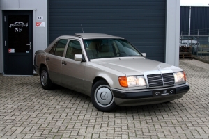 NF Automotive Mercedes-Benz-280E-W124-1992-011.JPG