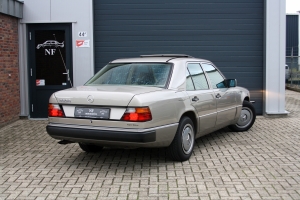 NF Automotive Mercedes-Benz-280E-W124-1992-018.JPG