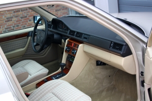 NF Automotive Mercedes-Benz-280E-W124-1992-030.JPG