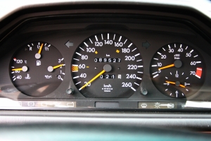 NF Automotive Mercedes-Benz-280E-W124-1992-048.JPG