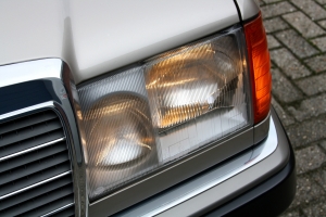 NF Automotive Mercedes-Benz-280E-W124-1992-082.JPG