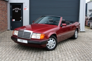 NF Automotive Mercedes-Benz-300CE-24v-Cabriolet-1992-012.JPG