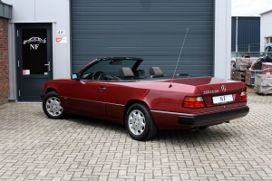 NF Automotive Mercedes-Benz-300CE-24v-Cabriolet-1992-019.JPG