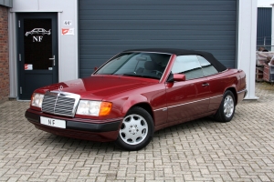 NF Automotive Mercedes-Benz-300CE-24v-Cabriolet-1992-041.JPG