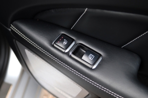 NF Automotive Mercedes-Benz-CLS63-AMG-SB-W218-2013-HBR08V-021.JPG