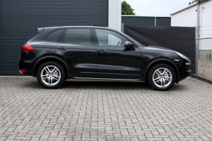 NF Automotive Porsche-Cayenne-S-2011-47SLH8-054.JPG