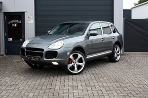 NF Automotive Porsche-Cayenne-Turbo-2004-80JFK7-001.JPG