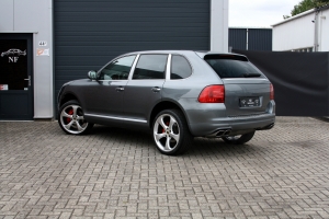 NF Automotive Porsche-Cayenne-Turbo-2004-80JFK7-014.JPG